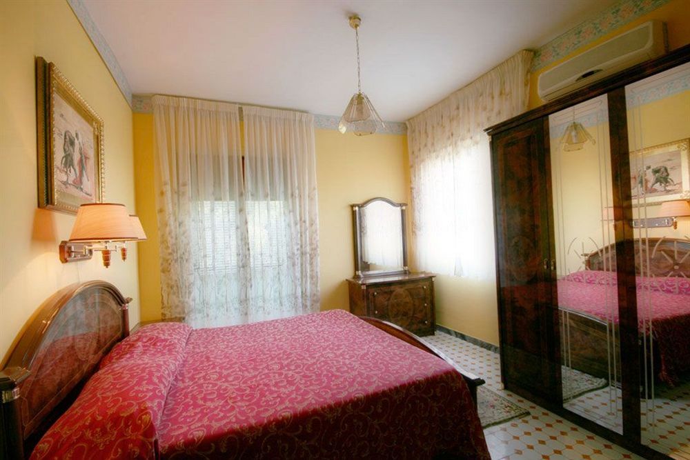 Hotel Cavour Сорренто Экстерьер фото