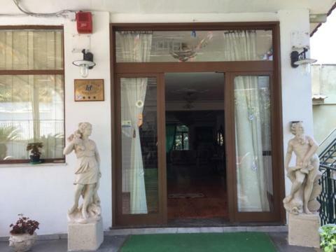 Hotel Cavour Сорренто Экстерьер фото