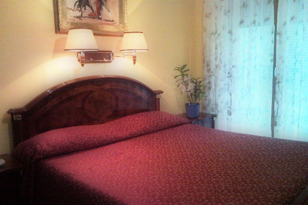 Hotel Cavour Сорренто Экстерьер фото